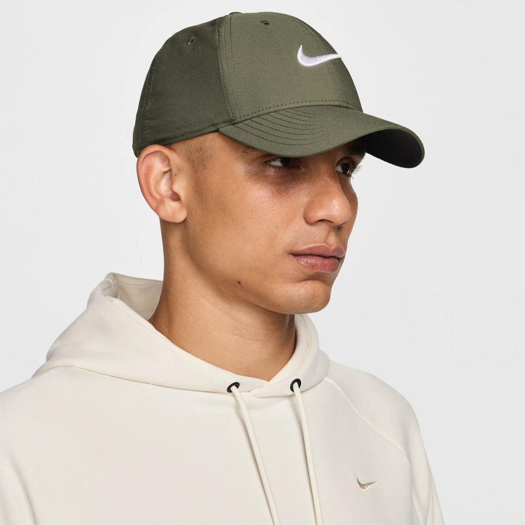 Nike Dri-Fit Club Cap Structured Swoosh Performance Strapback