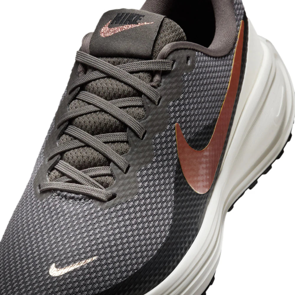 Revolution 8 - Womens